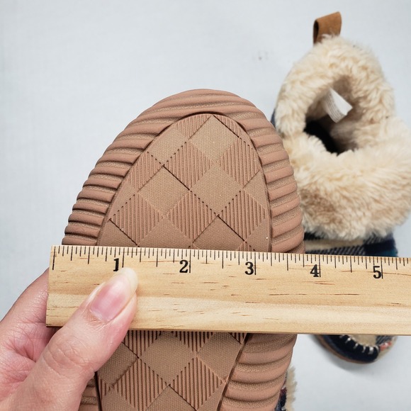 Plaid Fleece-Lined Women's Shoes - Picture 12 of 16